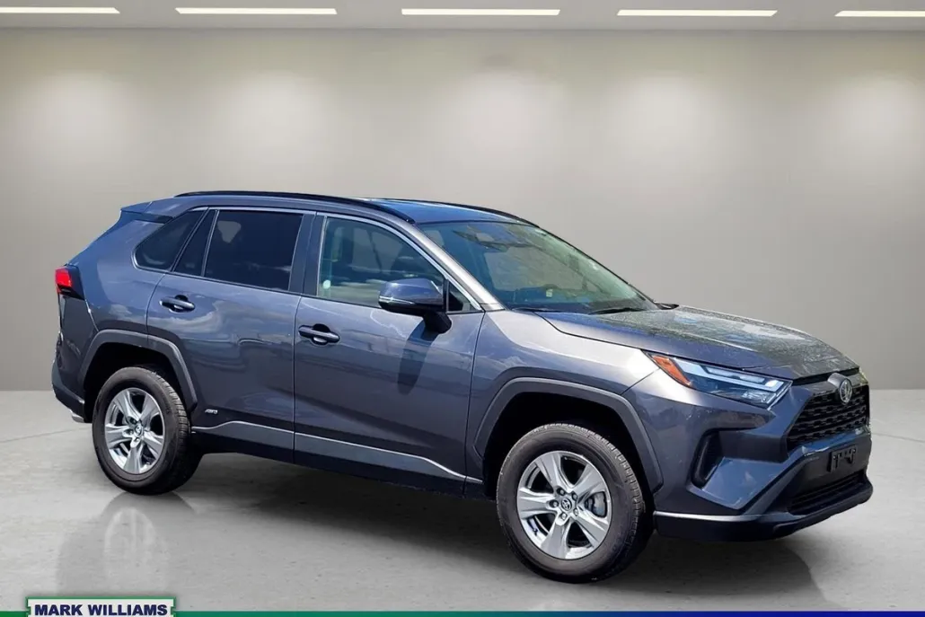 2024 Toyota RAV4 Hybrid XLE photo 1
