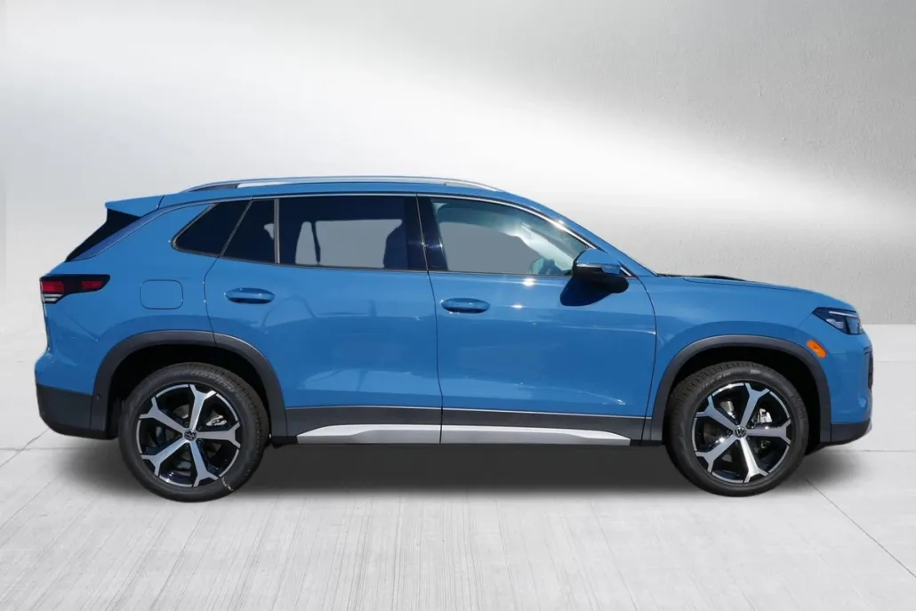 2025 Volkswagen Tiguan SE photo 1