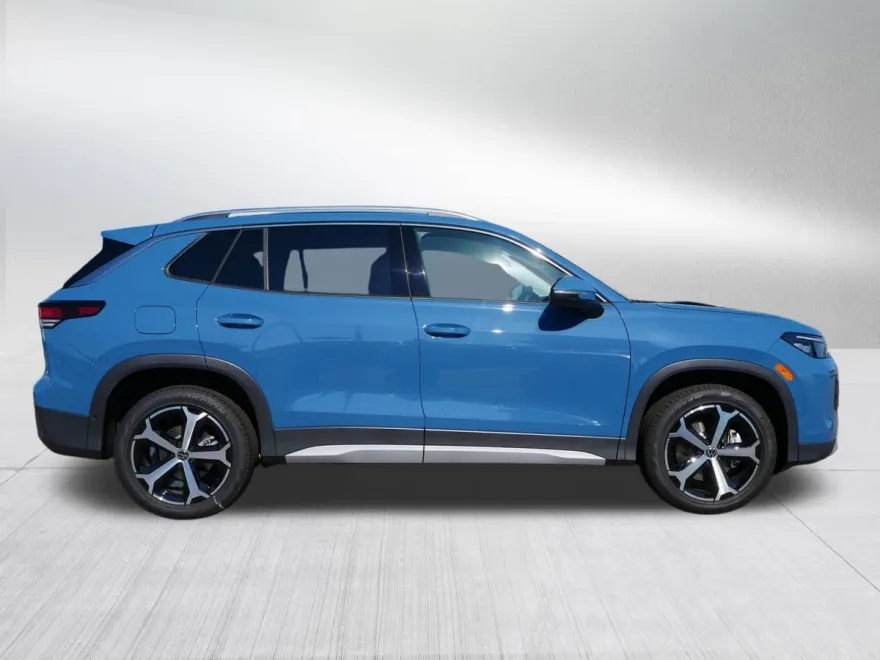 2025 Volkswagen Tiguan SE photo 1