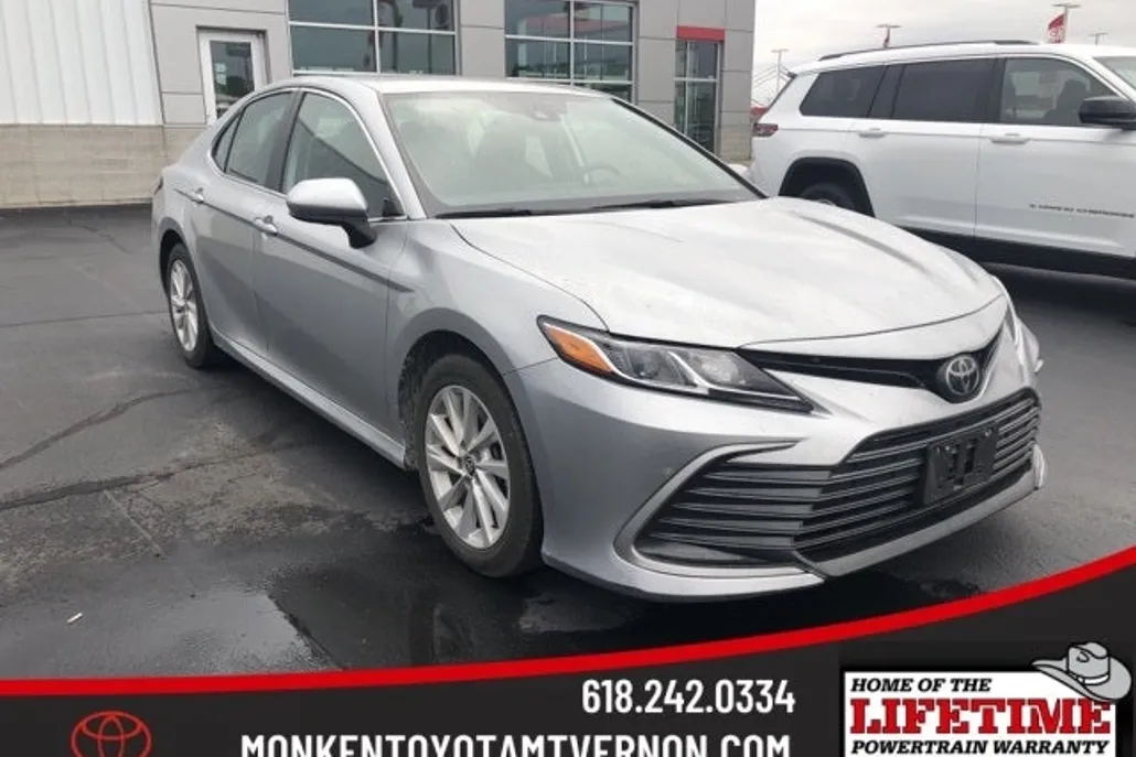 2023 Toyota Camry LE photo 1