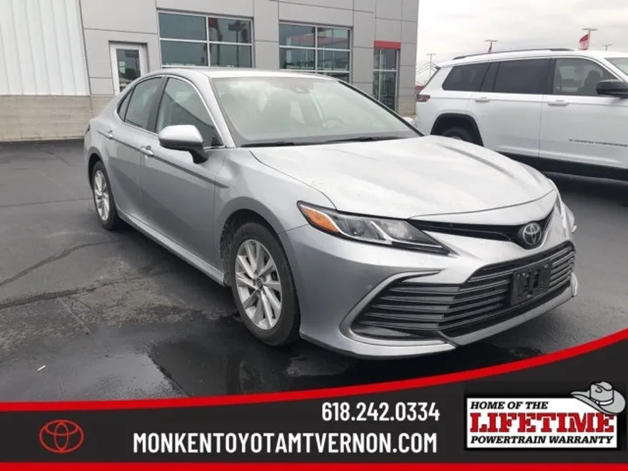 2023 Toyota Camry LE photo 1