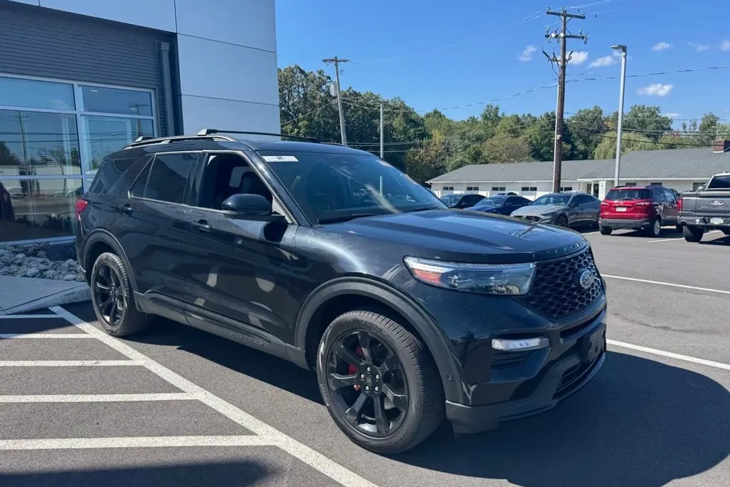 2023 Ford Explorer ST photo 1
