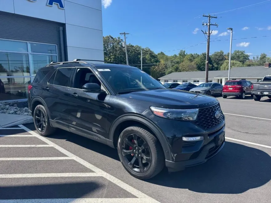 2023 Ford Explorer ST photo 1