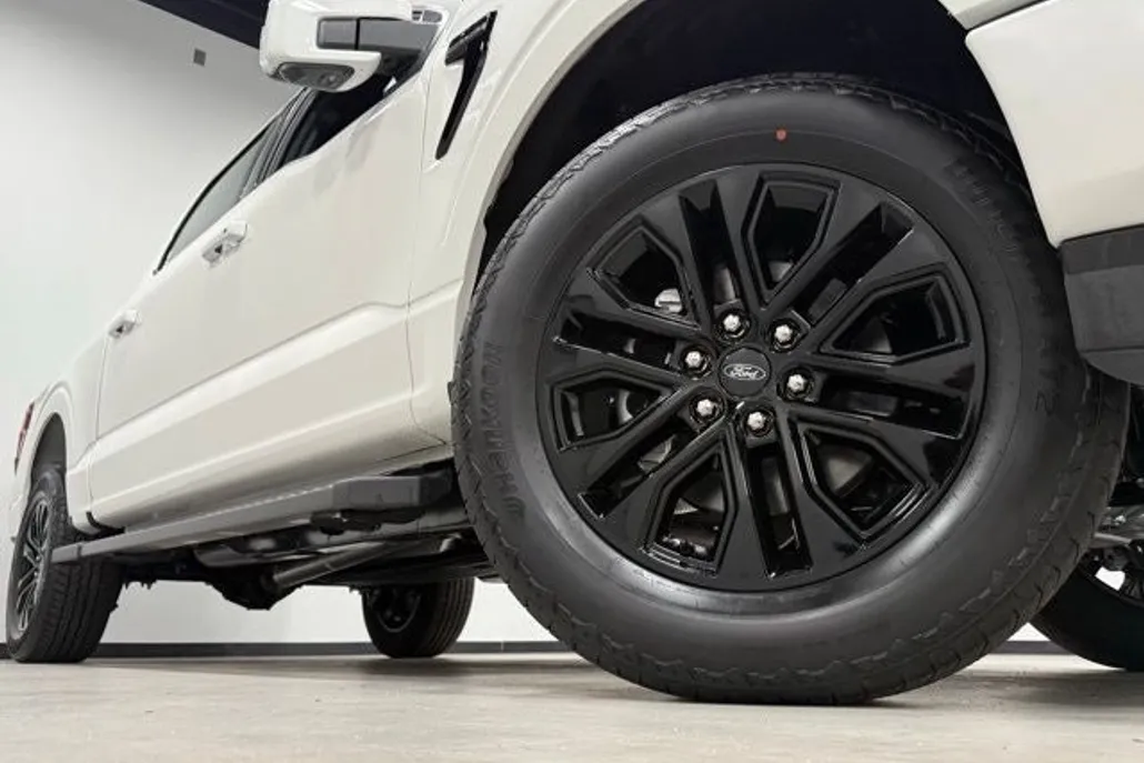 2025 Ford F-150 Lariat photo 1