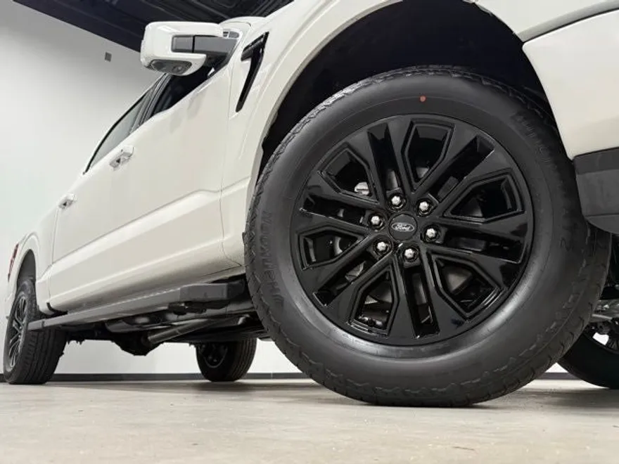 2025 Ford F-150 Lariat photo 1