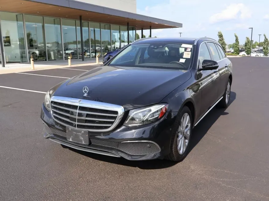 2017 Mercedes Benz E 400 4MATIC photo 1