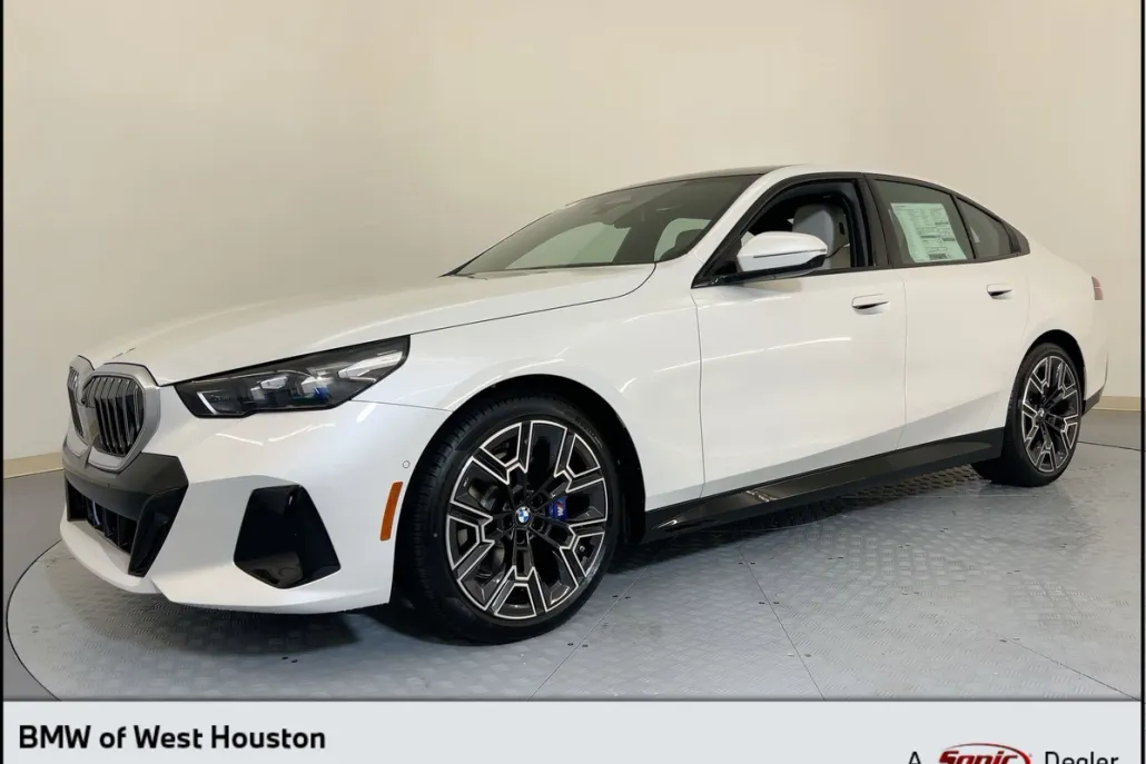 2026 Bmw 530i Sedan photo 1