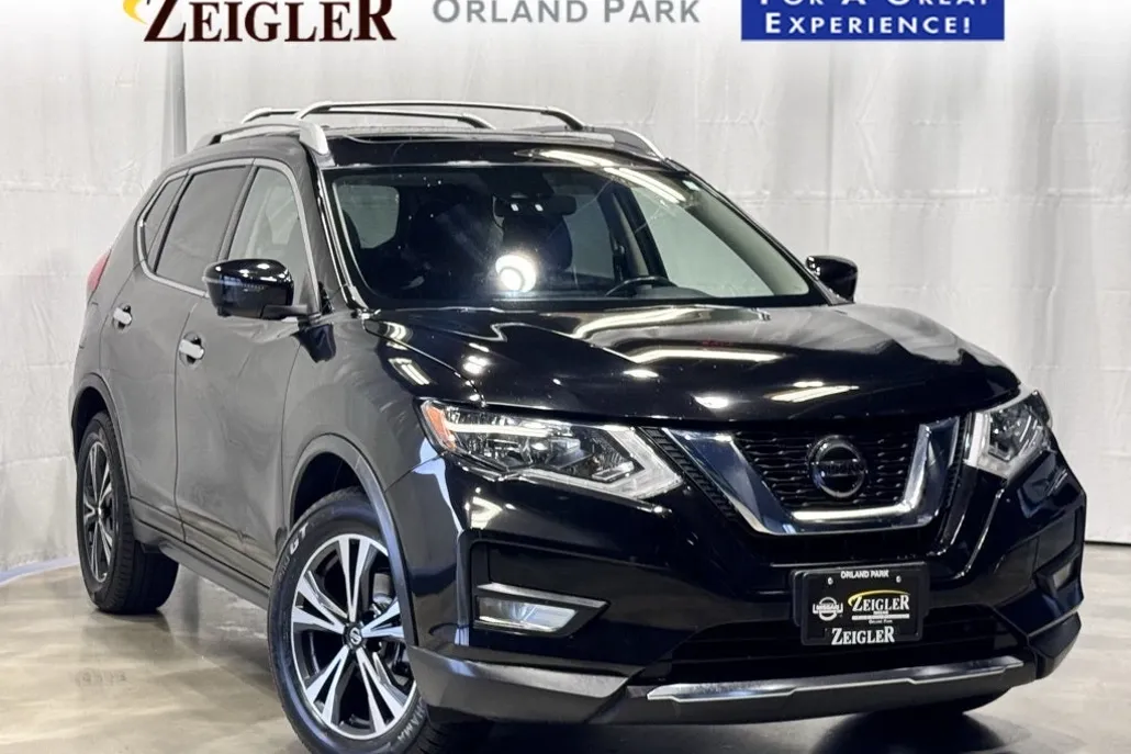 2020 Nissan Rogue SV AWD photo 1