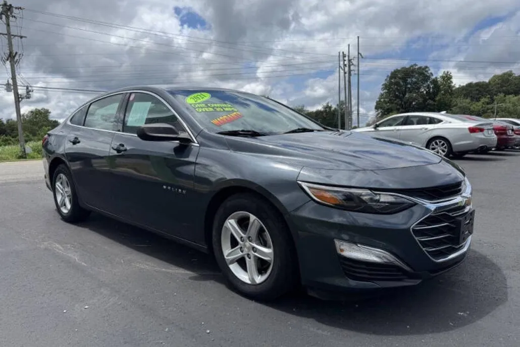 2021 Chevrolet Malibu LS photo 1
