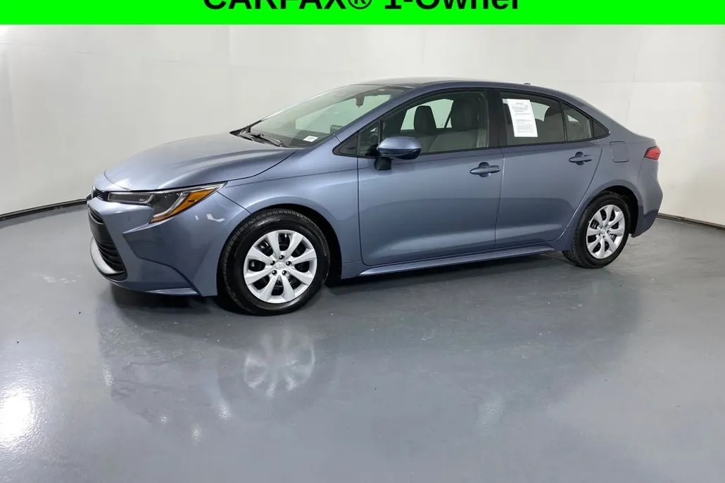 2024 Toyota Corolla LE photo 1