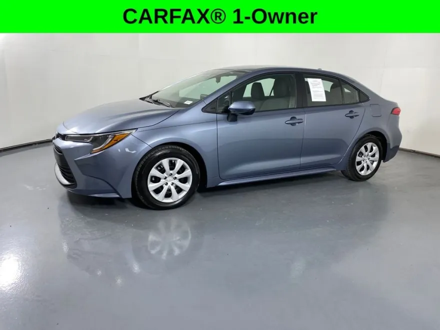 2024 Toyota Corolla LE photo 1