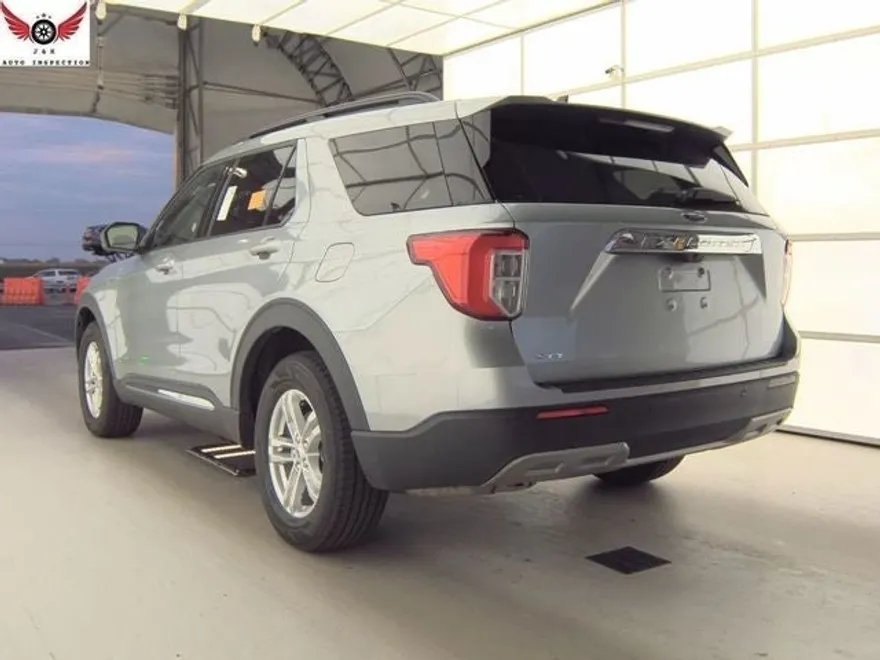 2023 Ford Explorer XLT photo 1