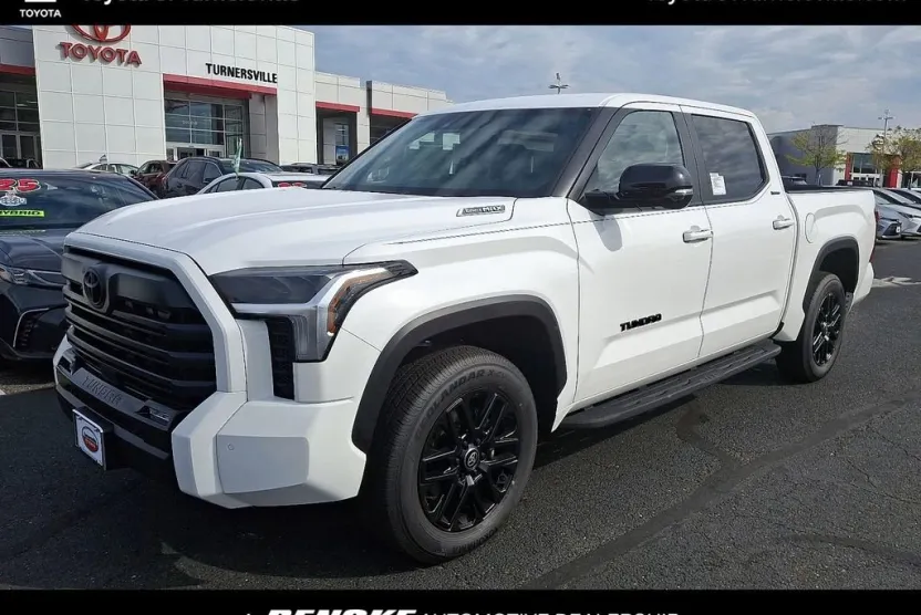 2025 Toyota Tundra Limited CrewMax photo 1