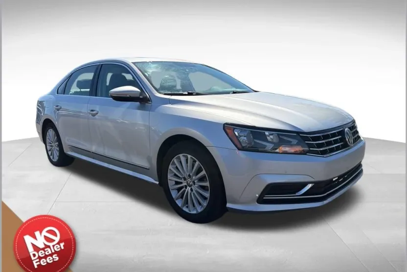 2017 Volkswagen Passat SE photo 1