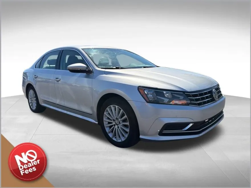 2017 Volkswagen Passat SE photo 1