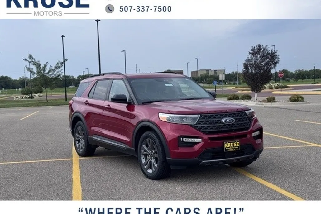 2023 Ford Explorer XLT photo 1