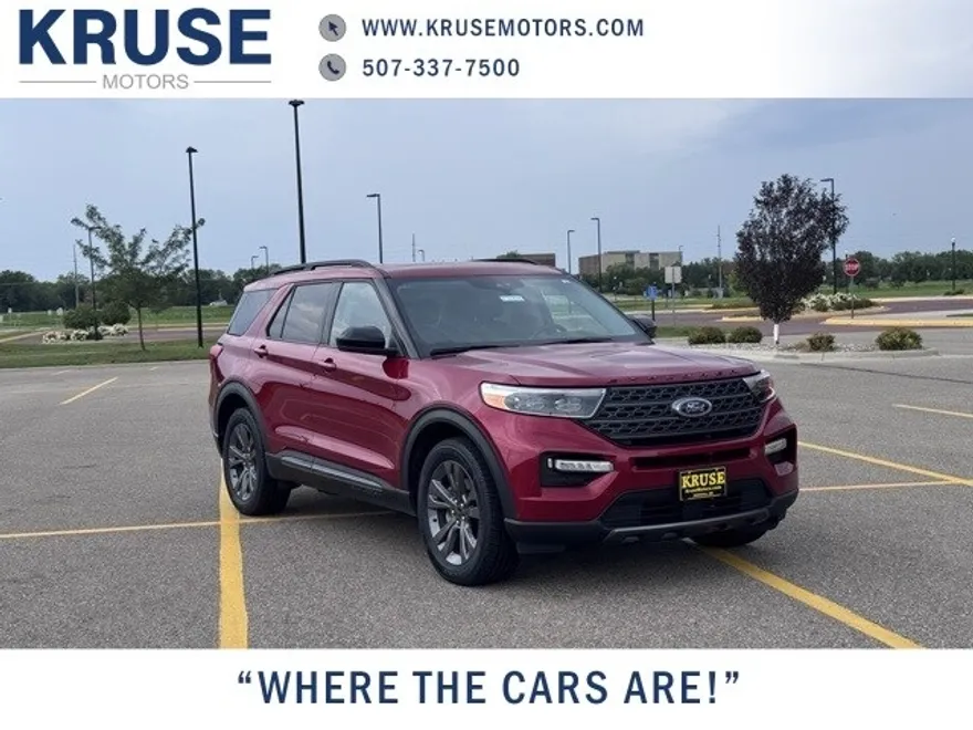 2023 Ford Explorer XLT photo 1