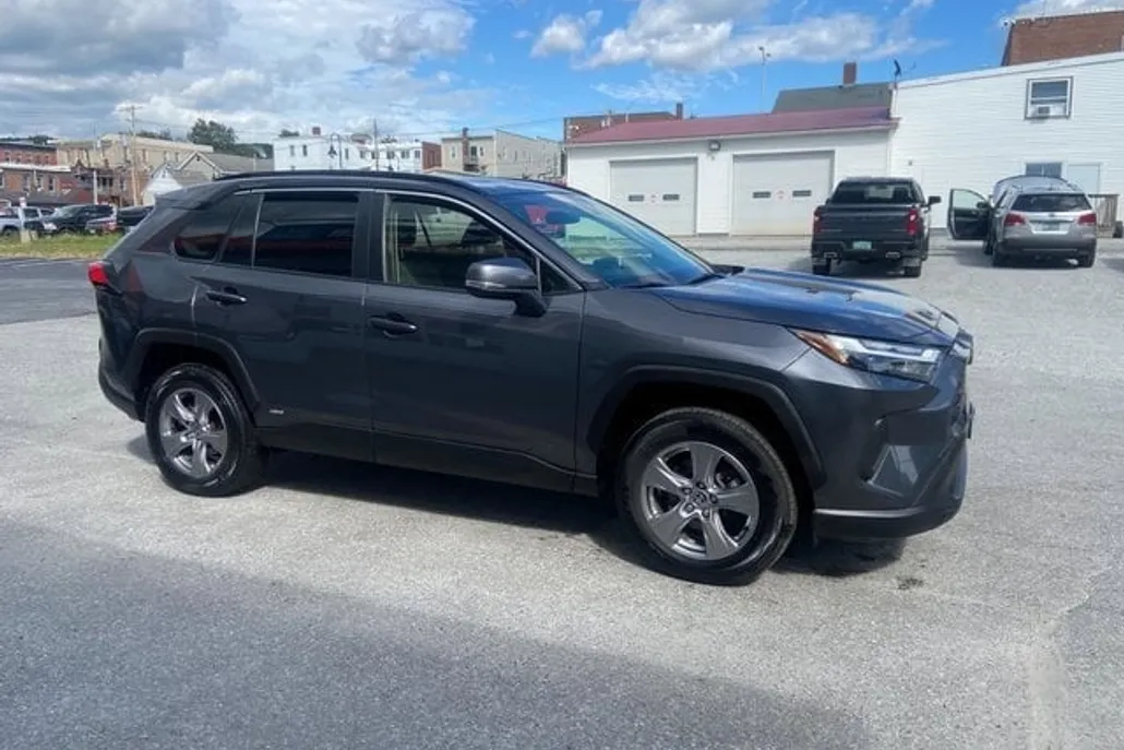 2023 Toyota RAV4 Hybrid XLE photo 1