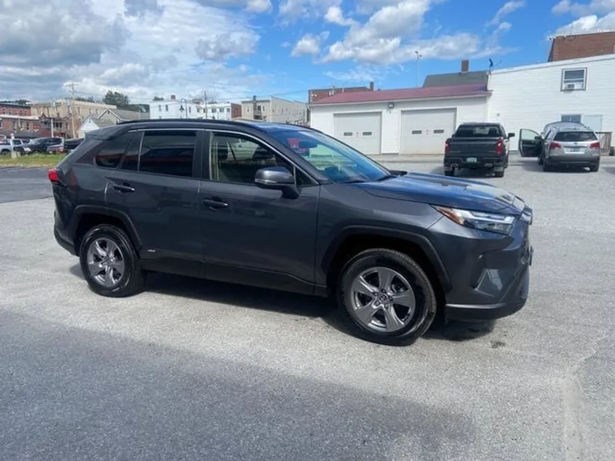 2023 Toyota RAV4 Hybrid XLE photo 1