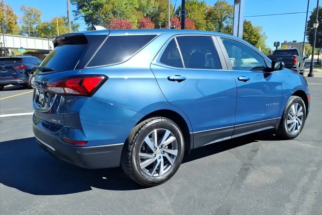 2024 Chevrolet Equinox LT photo 1
