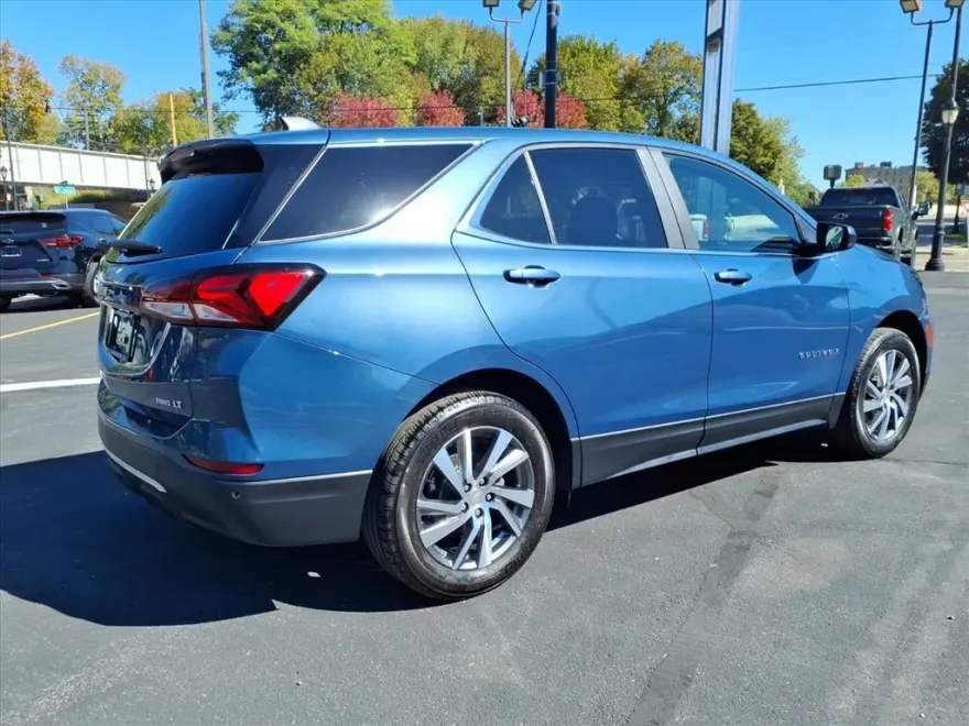 2024 Chevrolet Equinox LT photo 1