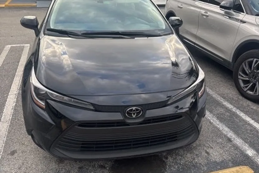 2024 Toyota Corolla LE photo 1