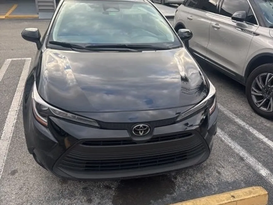 2024 Toyota Corolla LE photo 1