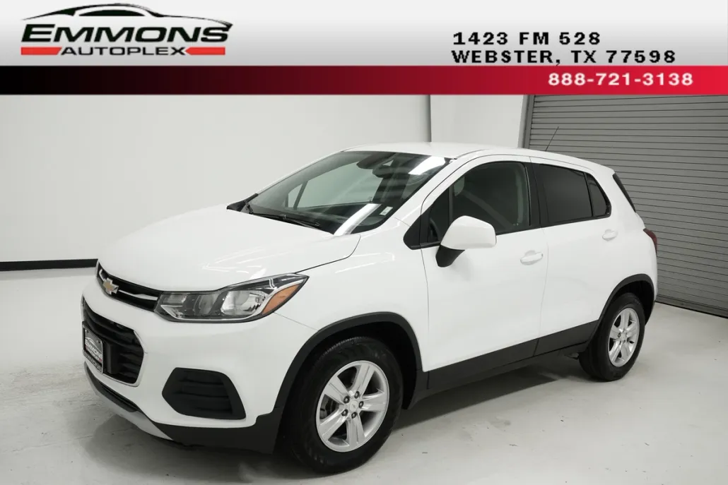 2022 Chevrolet Trax LS photo 1