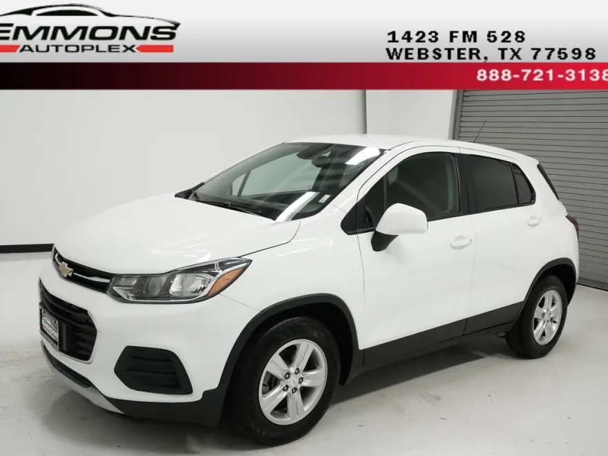 2022 Chevrolet Trax LS photo 1