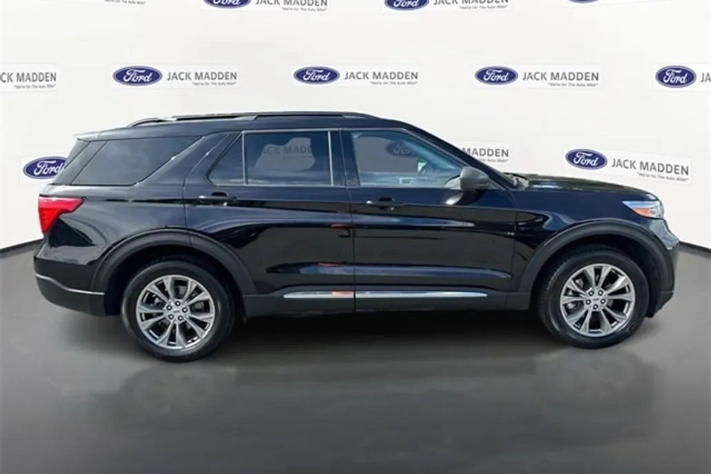 2022 Ford Explorer XLT photo 1