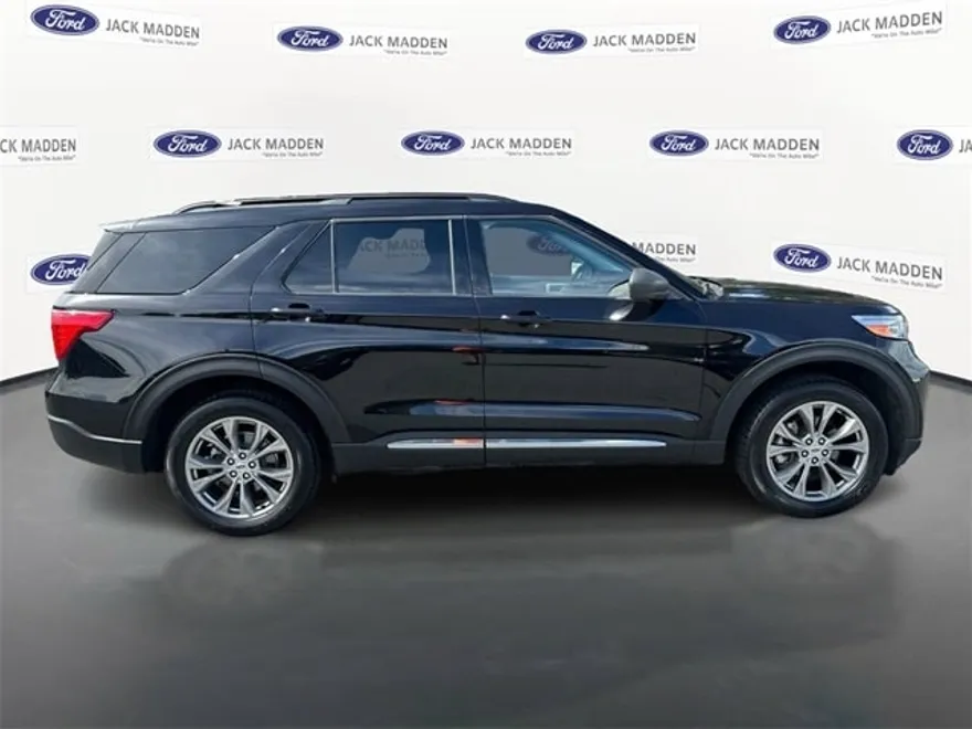 2022 Ford Explorer XLT photo 1