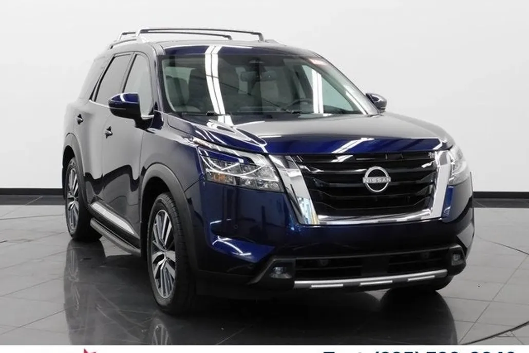 2022 Nissan Pathfinder Platinum photo 1