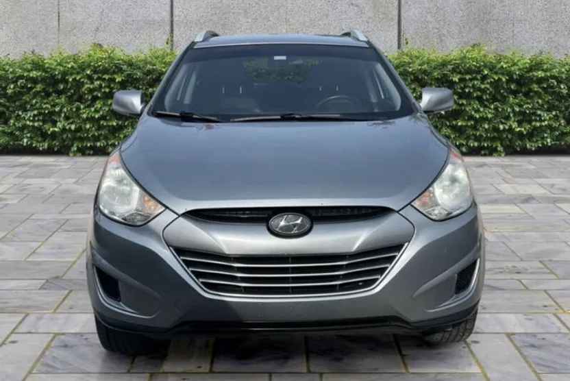 2010 Hyundai Tucson GLS photo 1