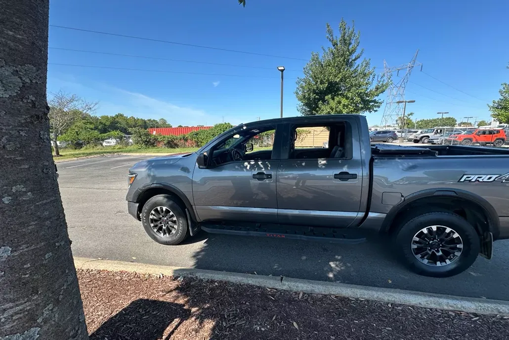 2021 Nissan Titan PRO-4X Crew Cab photo 1