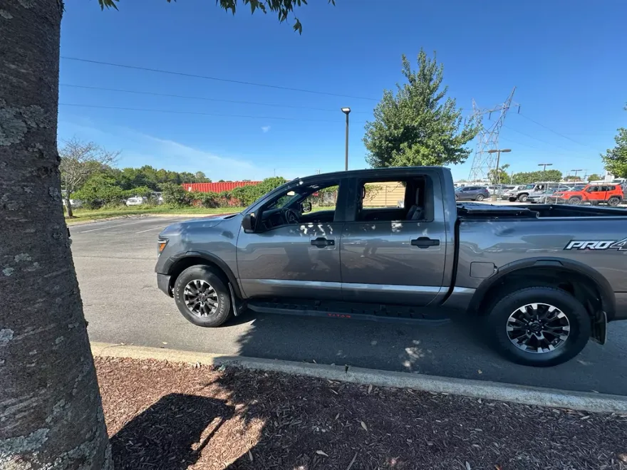 2021 Nissan Titan PRO-4X Crew Cab photo 1