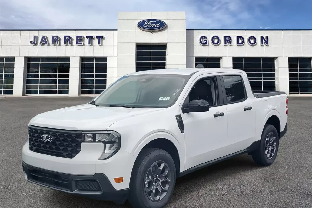 2025 Ford Maverick XLT photo 1
