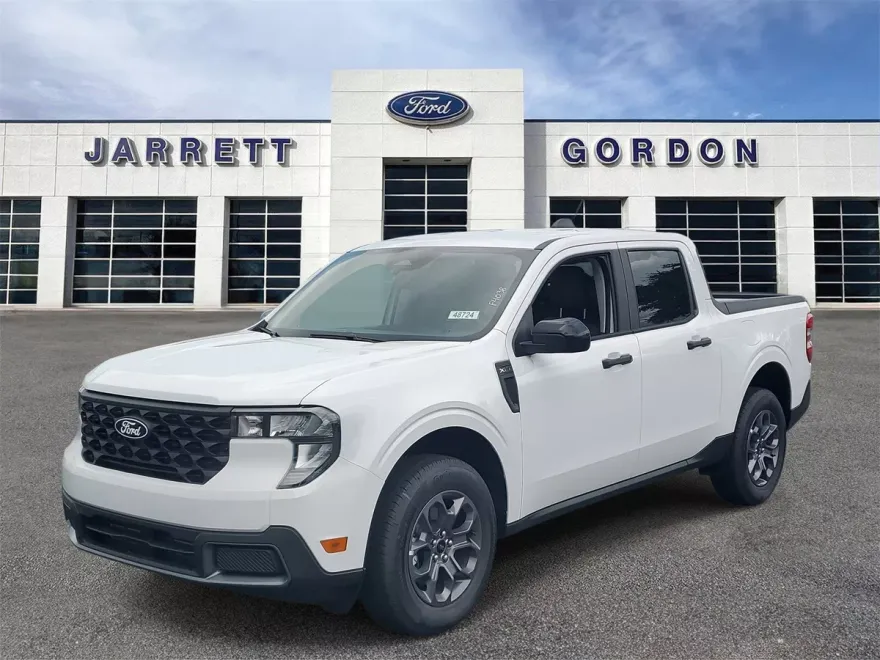 2025 Ford Maverick XLT photo 1