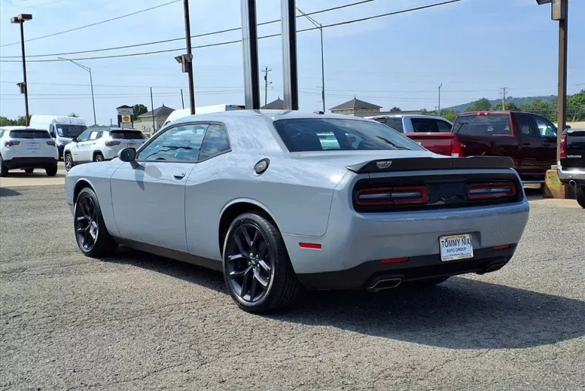 2022 Dodge Challenger SXT photo 1