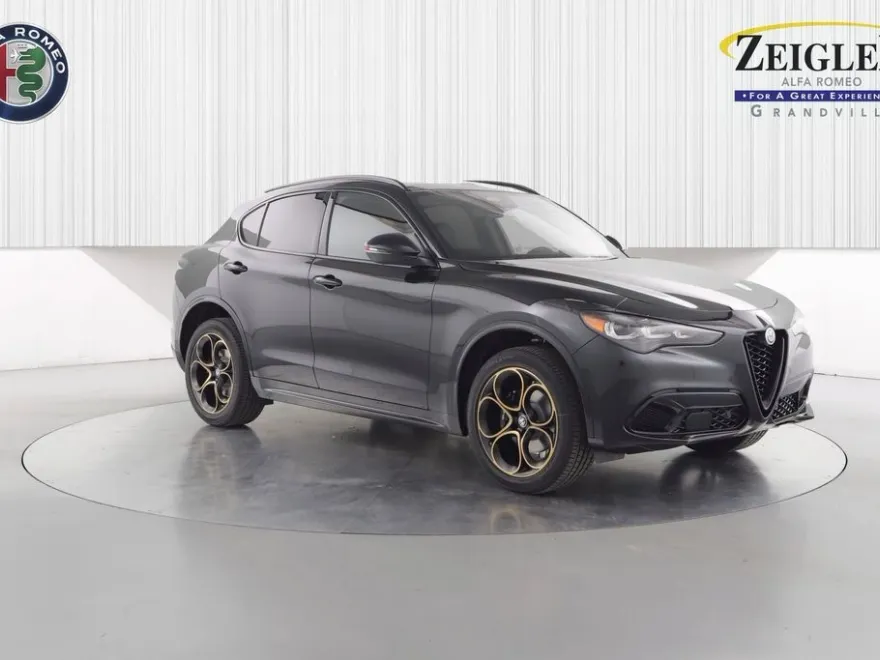 2025 Alfa Romeo Stelvio Sprint Base photo 1