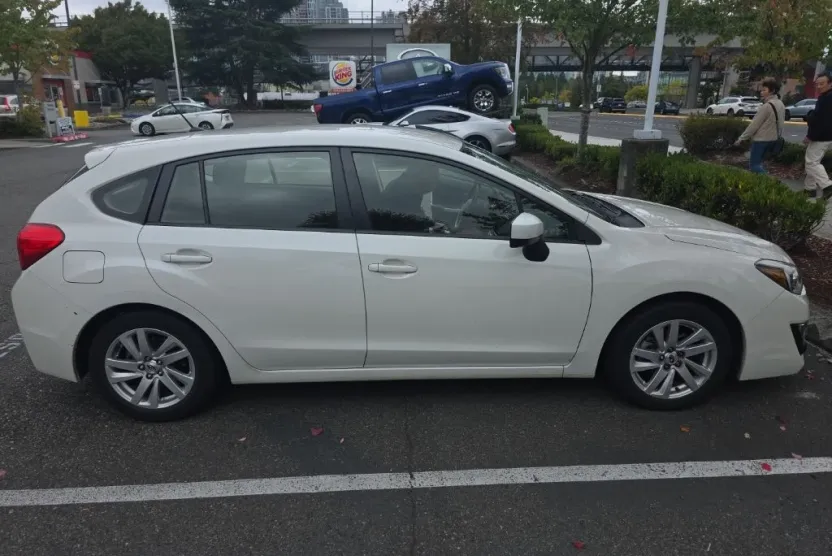 2015 Subaru Impreza 2.0i Premium photo 1