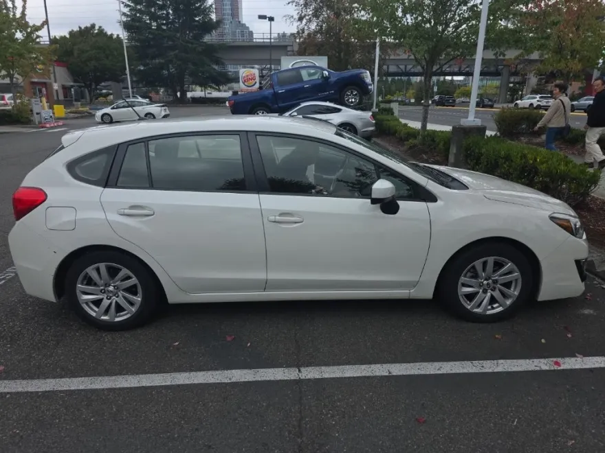 2015 Subaru Impreza 2.0i Premium photo 1