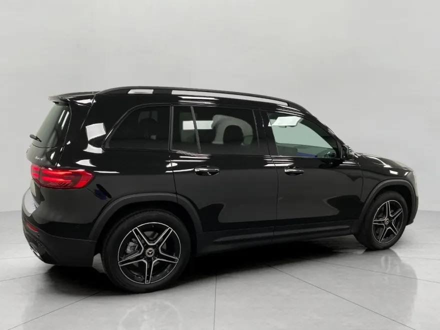 2025 Mercedes Benz GLB 250 4MATIC photo 1