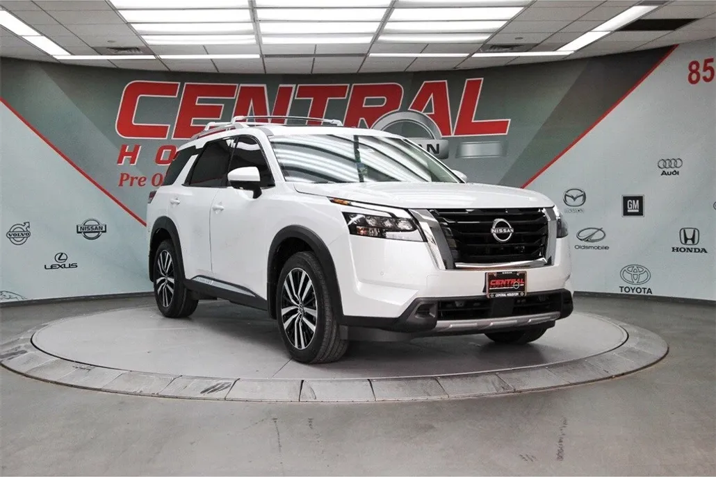 2025 Nissan Pathfinder Platinum photo 1
