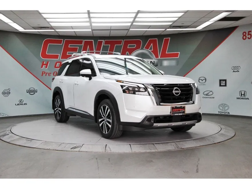 2025 Nissan Pathfinder Platinum photo 1