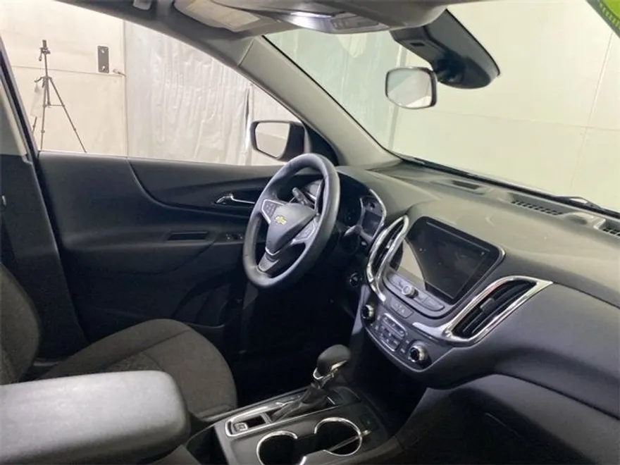 2023 Chevrolet Equinox LT photo 1