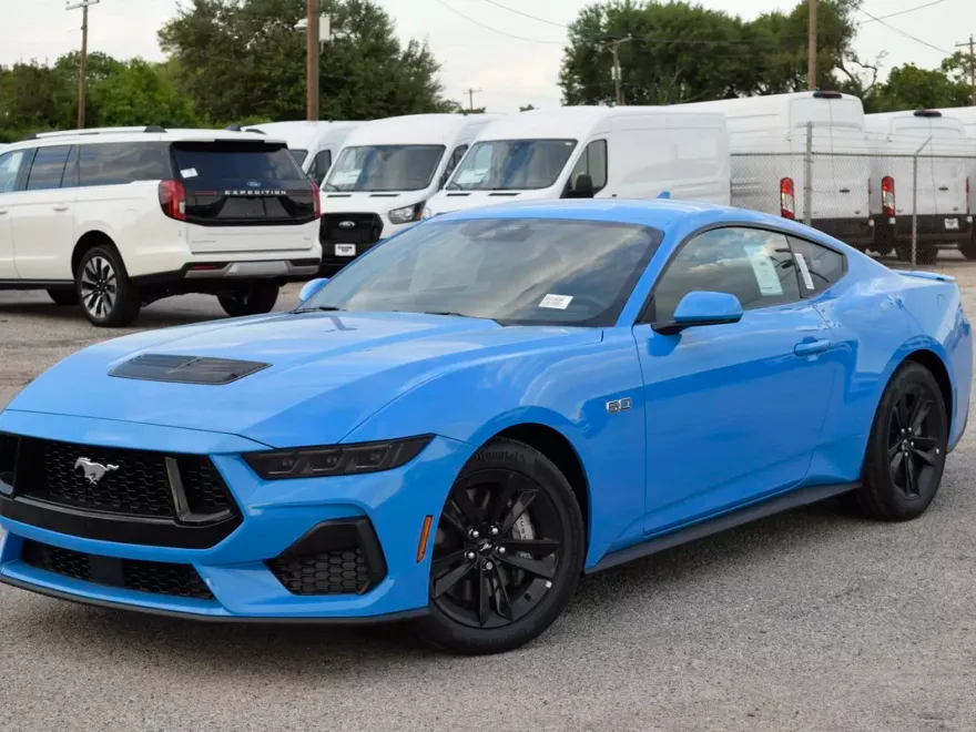 2025 Ford Mustang GT photo 1