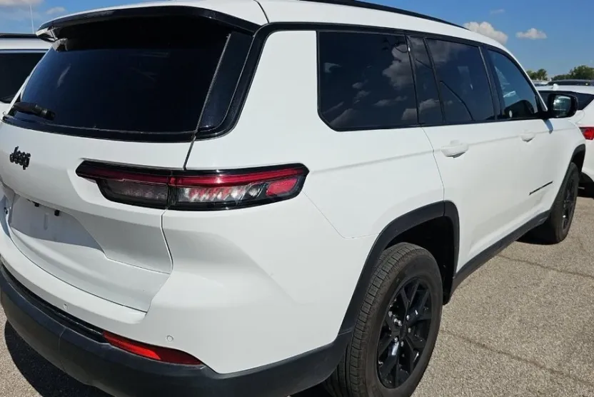 2024 Jeep Grand Cherokee Altitude photo 1