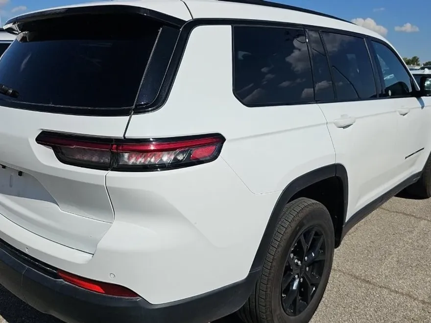 2024 Jeep Grand Cherokee Altitude photo 1