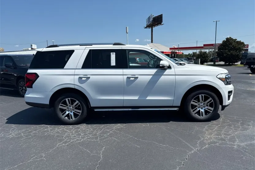 2023 Ford Expedition Limited photo 1