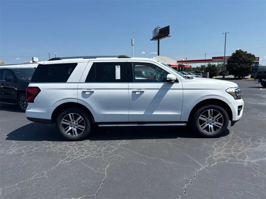 2023 Ford Expedition Limited photo 1